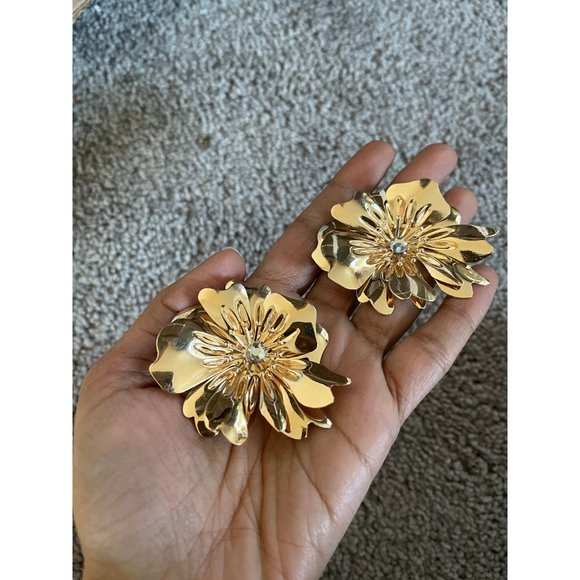 Big gold Flower earrings studs large huge floral statement chunky gold studs - Picture 4 of 8